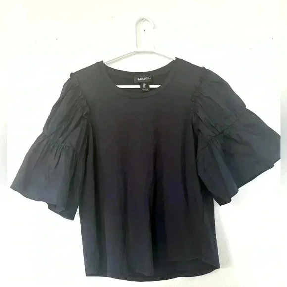 BAILEY 44 95% cotton top with Flutter sleeves. Dark navy color - Picture 1 of 5